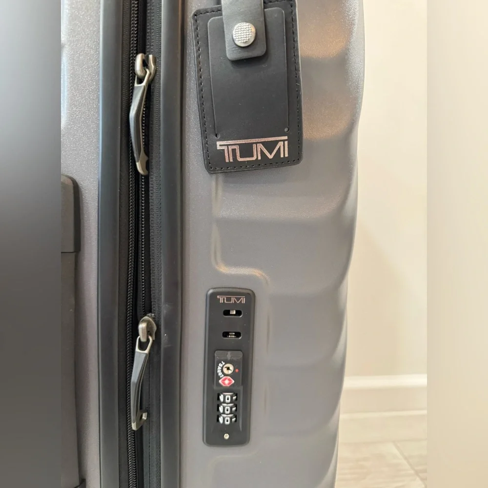 TUMI 19 DEGREE Extended Trip Expandable Checked Luggage 76 cm